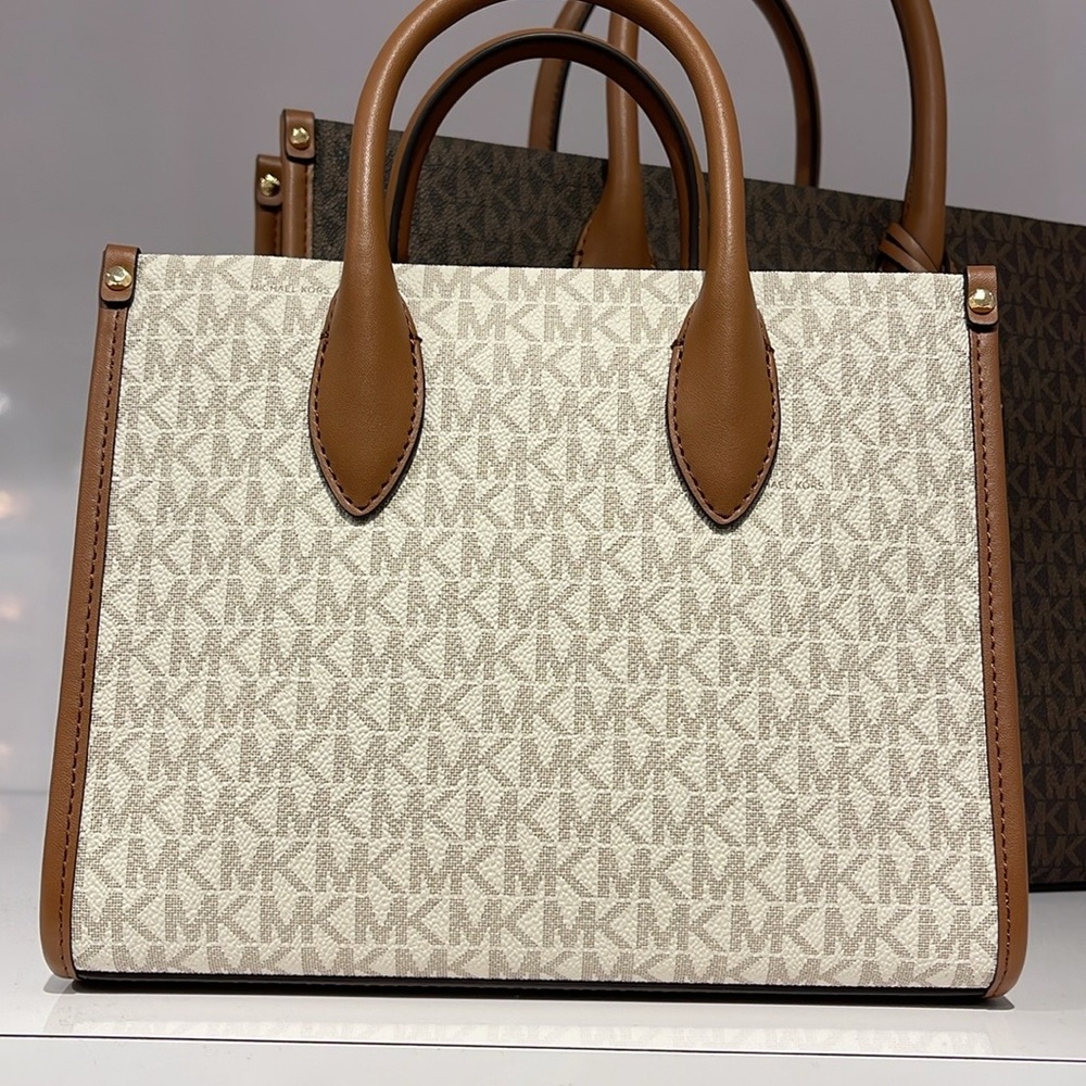 MICHAEL KORS
Mirella Small Logo Crossbody Bag
Vanilla 
NWT - Picture 13 of 16